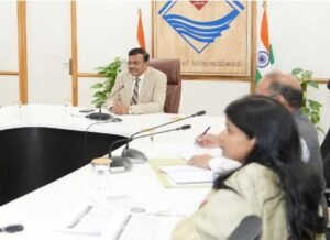 मुख्य सचिव  ने जिलाधिकारियों से वीडियो कॉन्फ्रेंसिंग के माध्यम से प्रदेश में एलपीजी गैस उपलब्धता की अद्यतन स्थिति की जानकारी ली।