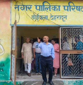 आयुक्त गढ़वाल मंडल ने डोईवाला विधानसभा के मतदेय स्थलों का किया निरीक्षण, राजनीतिक दलों के प्रतिनिधियों के साथ की समीक्षा बैठक