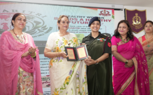 उत्तराखण्ड की प्रथम महिला श्रीमती गुरमीत कौर ने 27वें कारगिल विजय दिवस के उपलक्ष्य में मिलिट्री हॉस्पिटल, देहरादून में आयोजित तीन दिवसीय बहु-विशेषज्ञ महिला स्वास्थ्य शिविर ‘‘धारित्री’’ के समापन समारोह में प्रतिभाग किया।