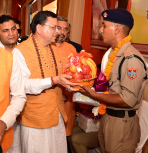 पाँच पुलिसकर्मियों एवं पाँच पर्यावरण मित्रों को सराहनीय सेवाओं के लिए किया सम्मानित