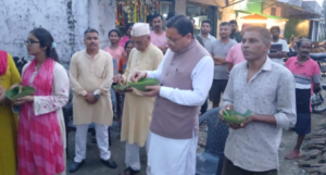मुख्यमंत्री धामी ने ‘लोकल फॉर वोकल’ को दिया प्रोत्साहन, लोहियाहेड में पैदल पहुंचकर स्थानीय स्टॉल पर लिया टिकी का स्वाद