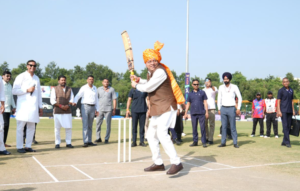 नमो क्रिकेट लीग में मुख्यमंत्री धामी ने खिलाड़ियों के साथ खेला क्रिकेट, बढ़ाया युवा खिलाड़ियों का उत्साह