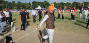नमो क्रिकेट लीग में मुख्यमंत्री धामी ने खिलाड़ियों के साथ खेला क्रिकेट, बढ़ाया युवा खिलाड़ियों का उत्साह
