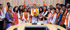 सीएम धामी से एबीवीपी के नवनिर्वाचित पदाधिकारियों ने की भेंट