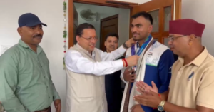 एशियन गेम्स में कांस्य पदक जीतने वाले बॉक्सर कपिल पोखरिया ने मुख्यमंत्री धामी से की भेंट