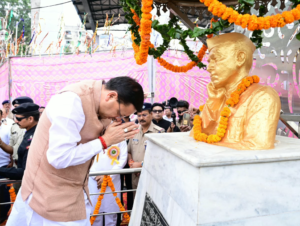 नवरात्रि के प्रथम दिवस पर ध्वजारोहण कर नौ दिवसीय मेले का उद्घाटन, सांस्कृतिक झांकियों का किया अवलोकन